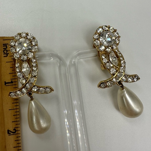 Vintage Faux Drop Pearl Rhinestone clip earrings - Picture 4 of 7